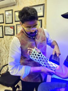 Dr Anupam Khandelwal applying orthopedic cast to a patient for fracture treatment in Indore