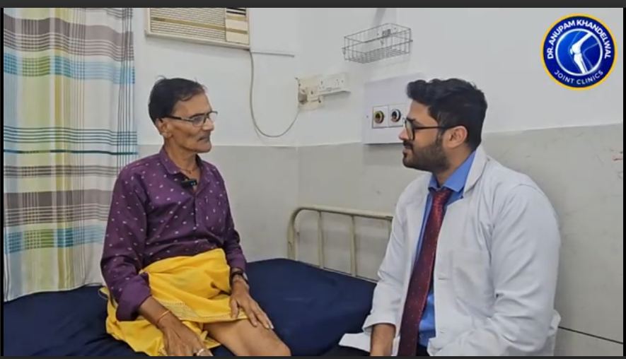 Best Orthopedic surgeon in Indore Dr Anupam Khandelwal explaining treatment options to a patient during consultation