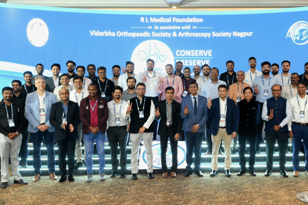 International knee arthritis conference Nagpur group photo of orthopedic surgeons discussing knee arthritis treatment under 55 and joint preservation surgery